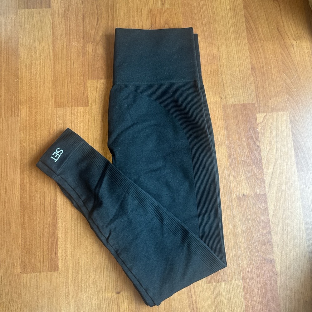 SET Active Black Leggings